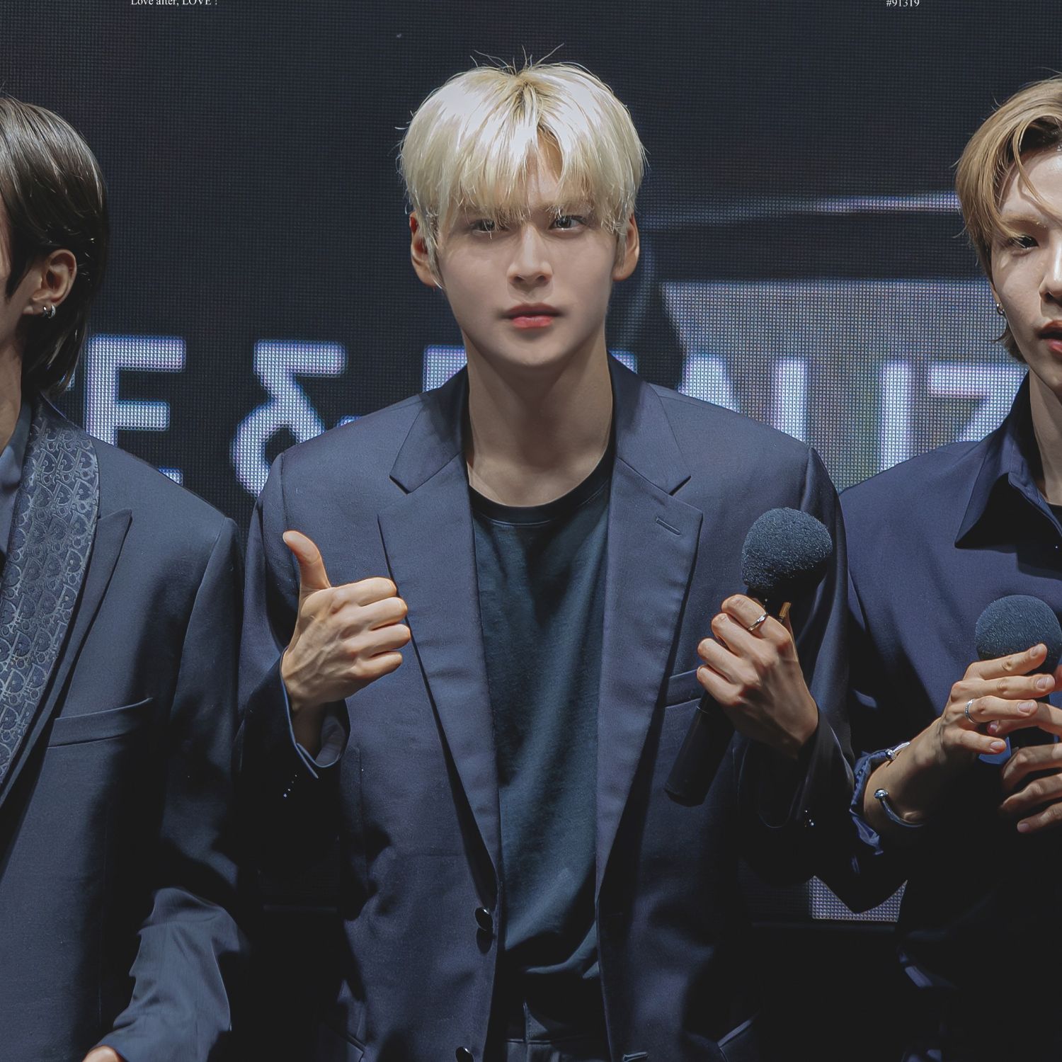 Momen yang diabadikan oleh penggemar Eunseok (RIIZE)