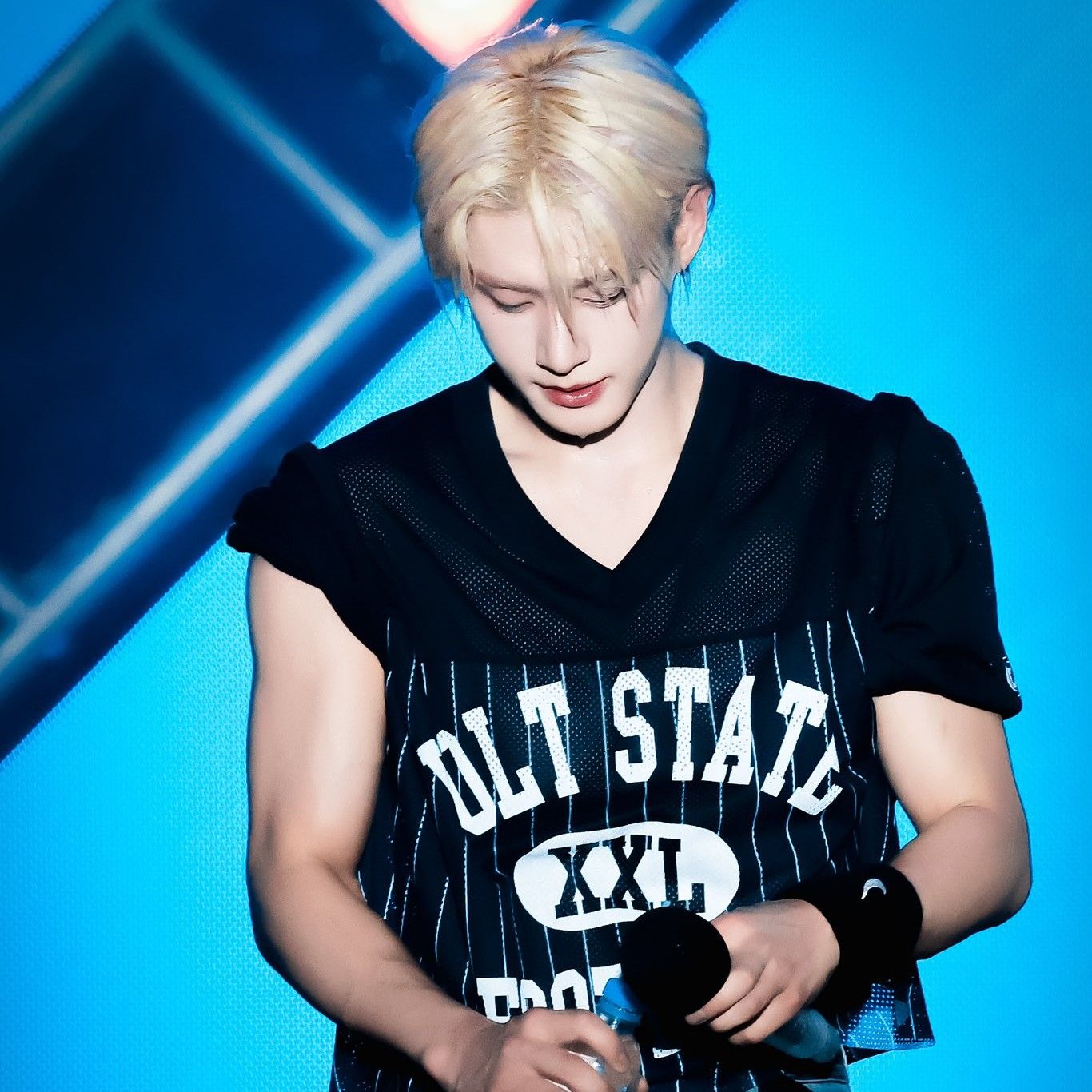 A moment captured by Kim Jiwoong (ZEROBASEONE)'s fan