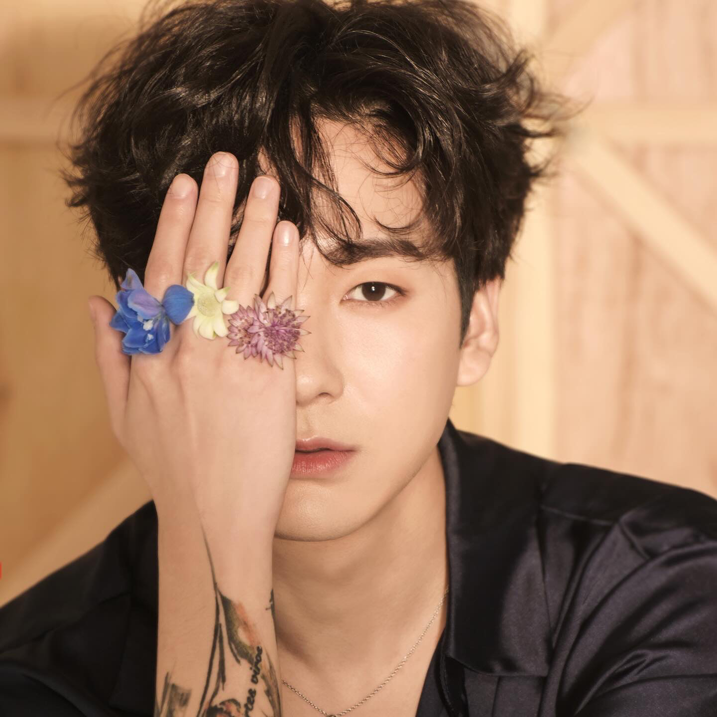 Behind-the-scenes cut of Aron