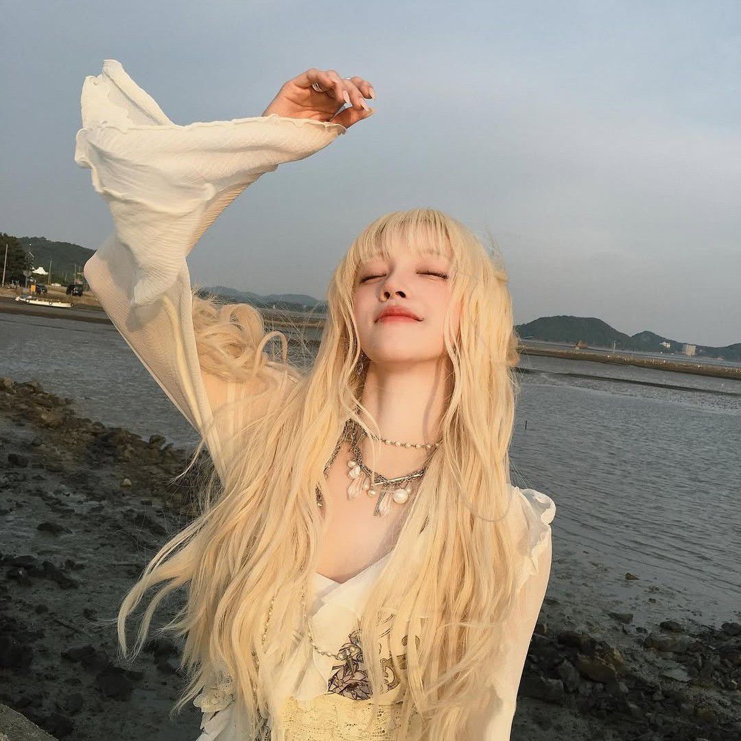 Latest photo of Yuqi (i-dle)