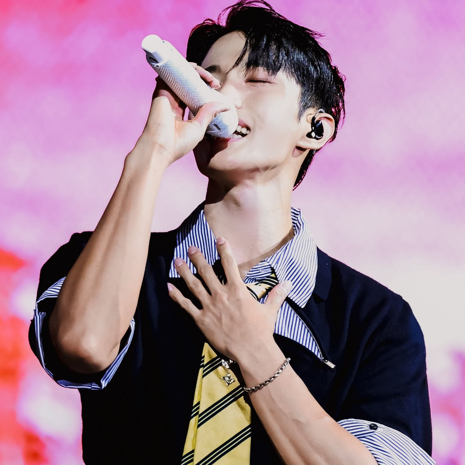 Behind-the-scenes cut of DK (SEVENTEEN)