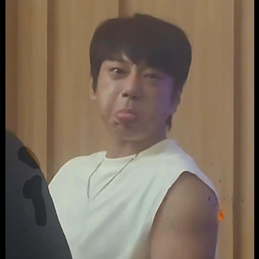 Recent activity shot of Hwang Chiyeol