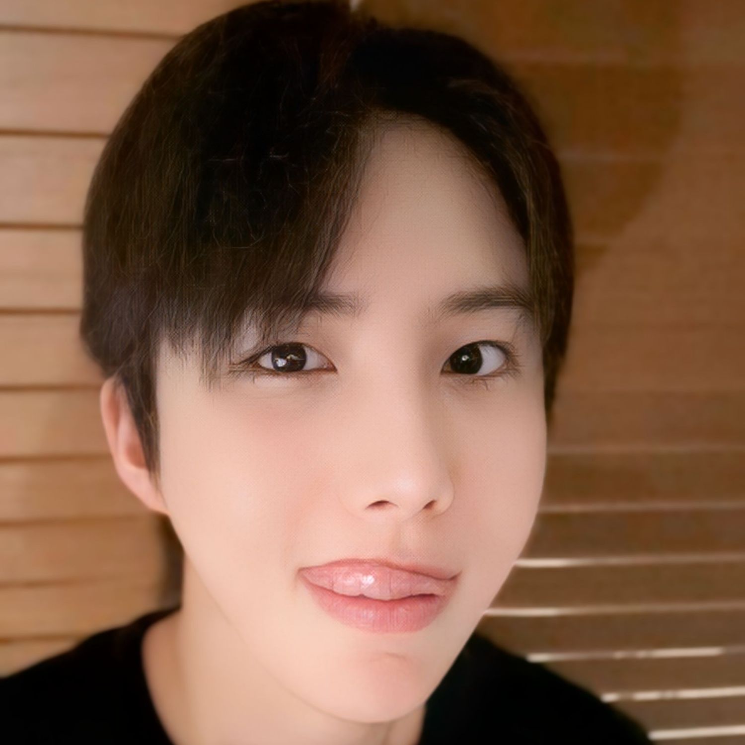 A moment captured by Wow (A.C.E)'s fan