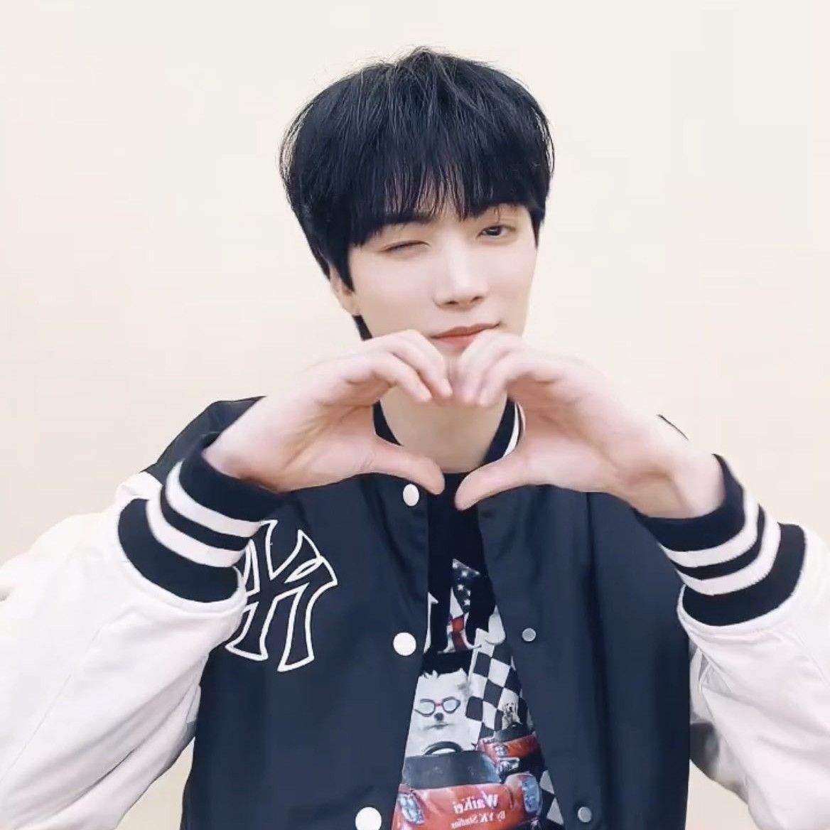 A moment captured by Kim Jonghyeon's fan