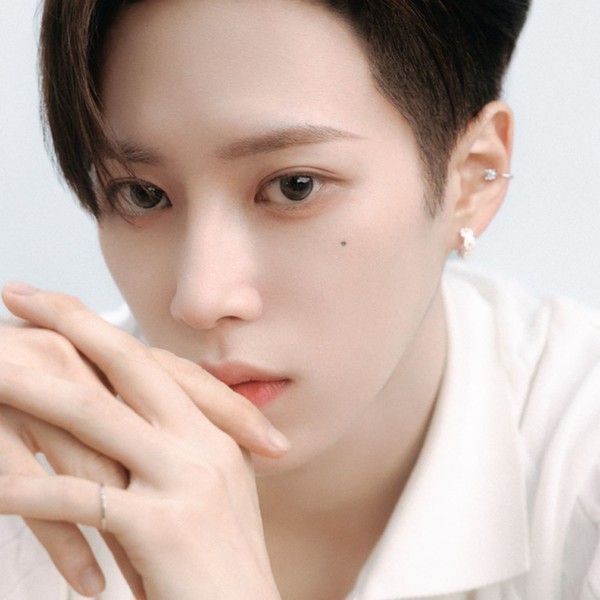 Signature photo of Zhang Jiahao capturing their charm