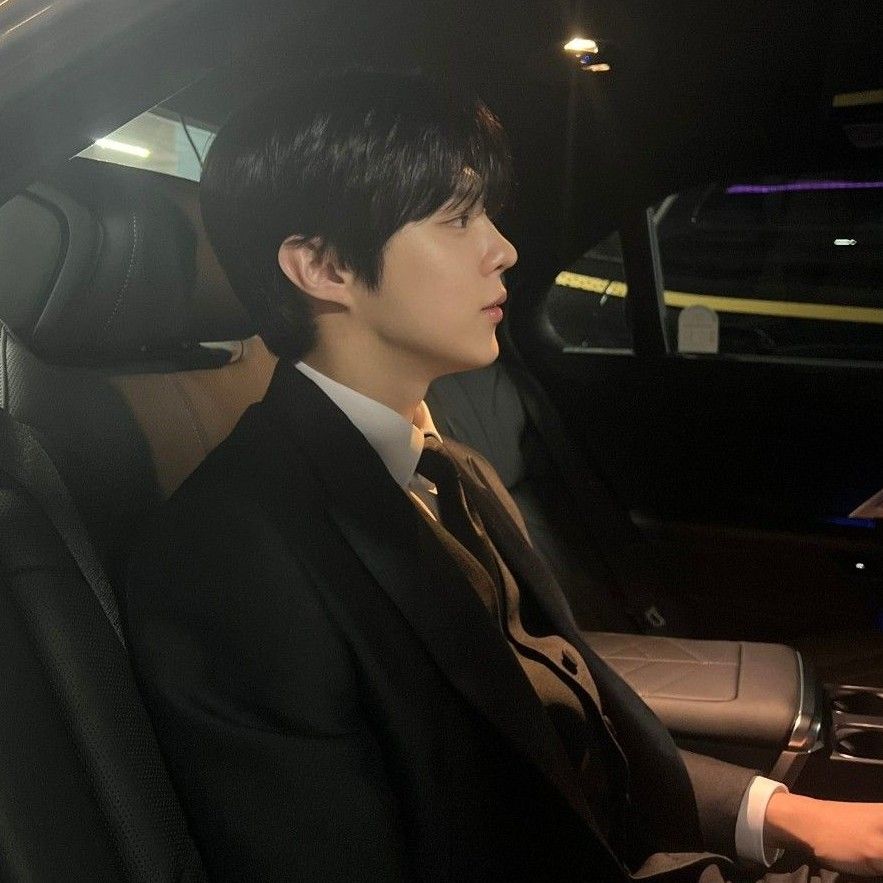 Behind-the-scenes cut of Kim Wooseok