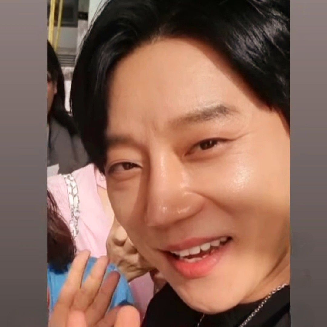 Behind-the-scenes cut of Hwang Chiyeol