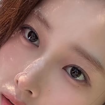 Behind-the-scenes cut of Kang Hyewon