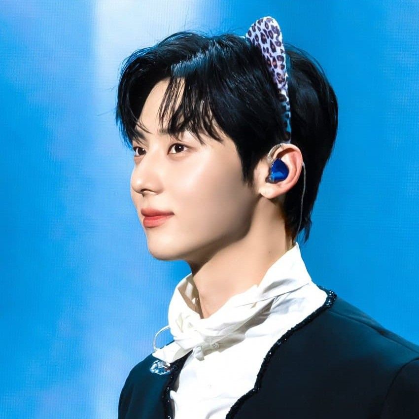 A moment captured by Hwang Minhyun's fan