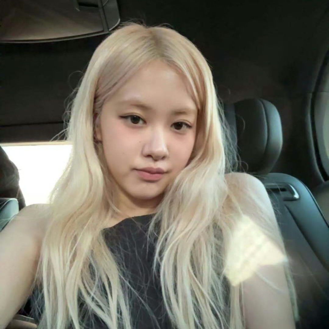 ROSÉ (BLACKPINK)的最新照片