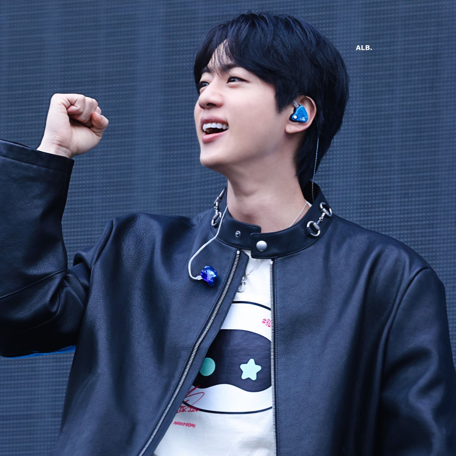 Foto aktivitas terbaru Jin (BTS)