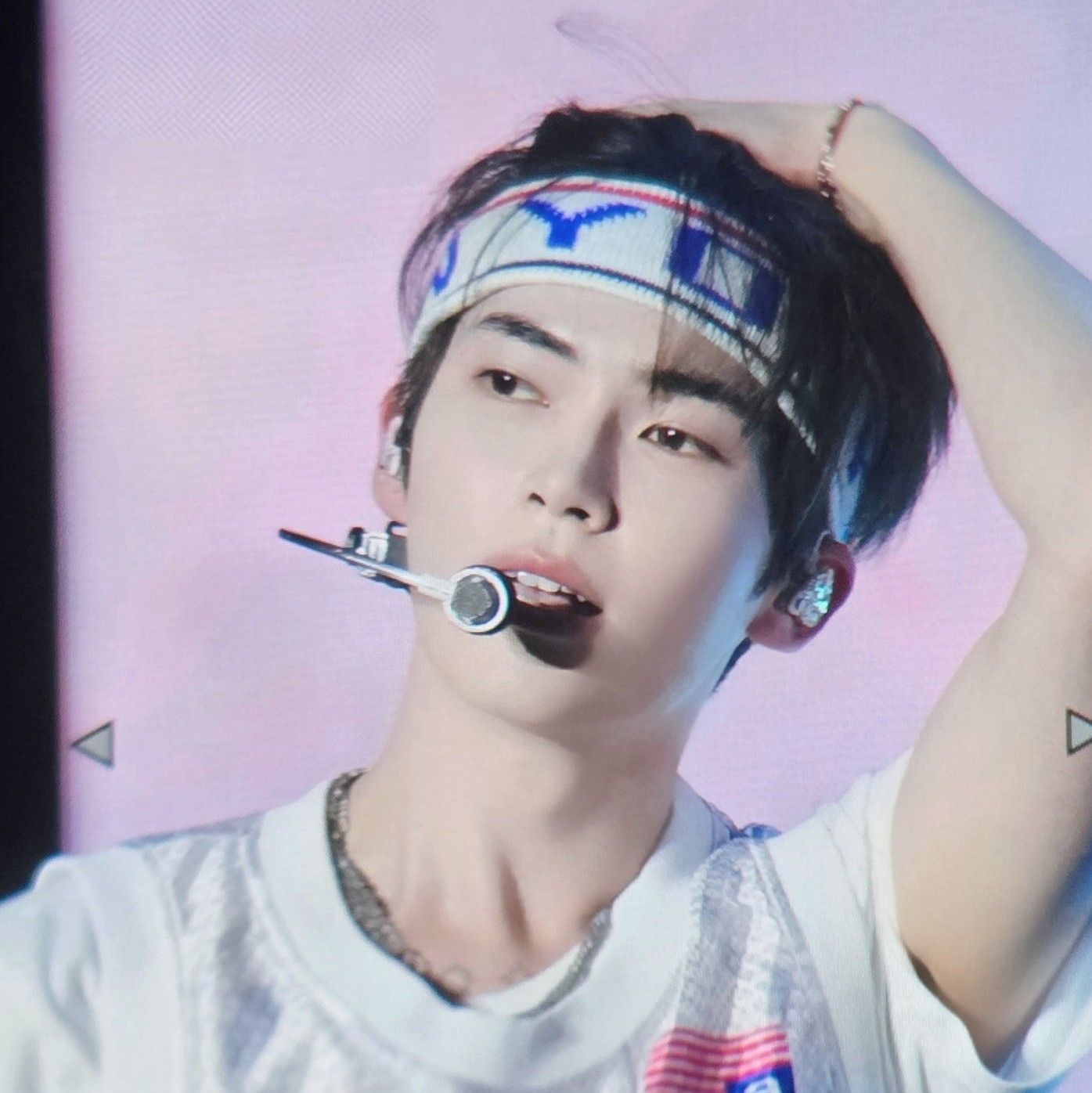 A moment captured by Sung Hanbin (ZEROBASEONE)'s fan
