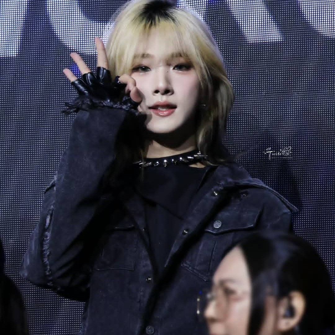 A moment captured by Hu Yetao (NexT1DE)'s fan