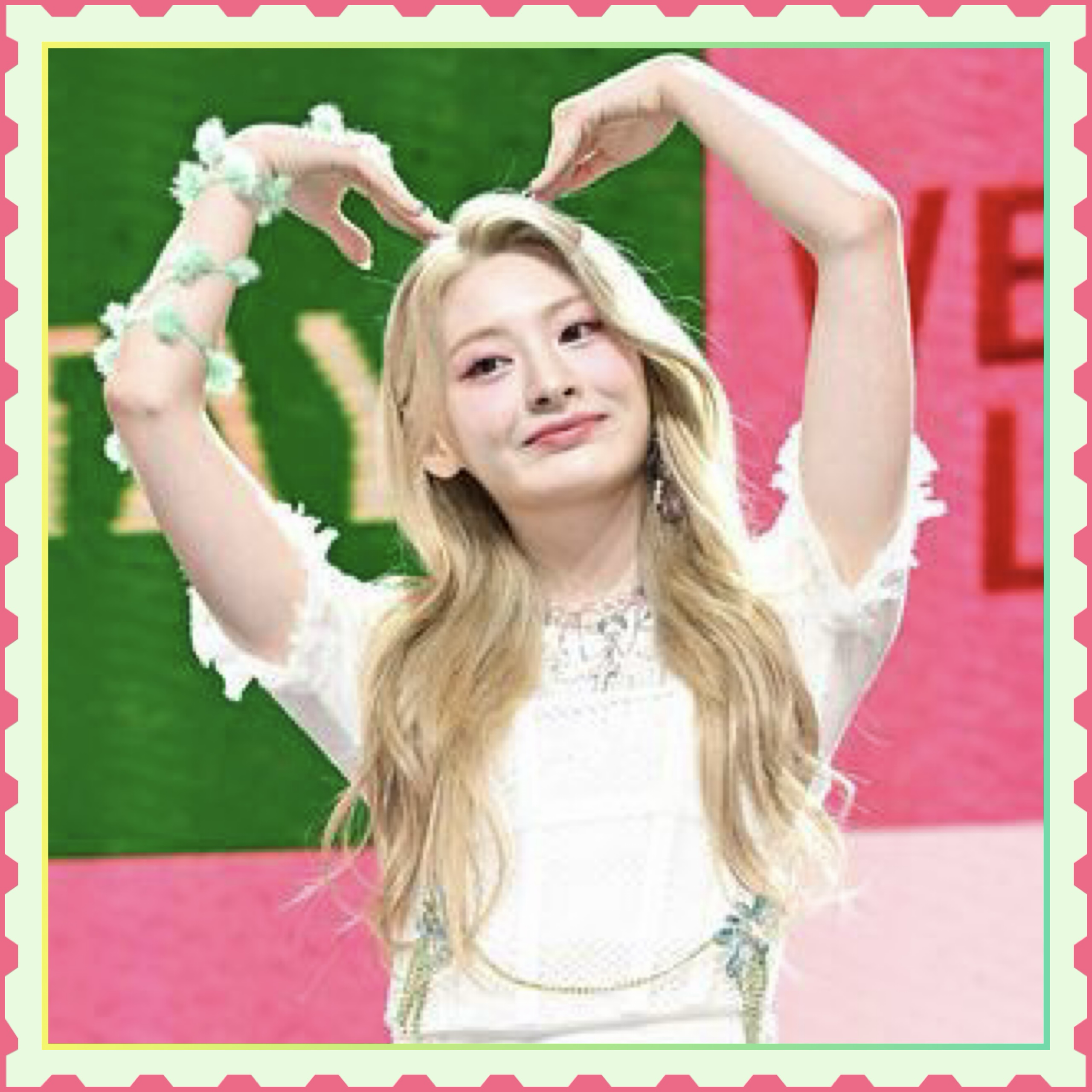 Latest photo of Seeun (STAYC)