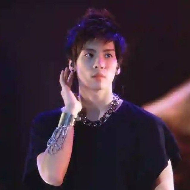Behind-the-scenes cut of Jonghyun (SHINee)