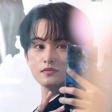 A moment captured by Mark (NCT 127, NCT DREAM)'s fan