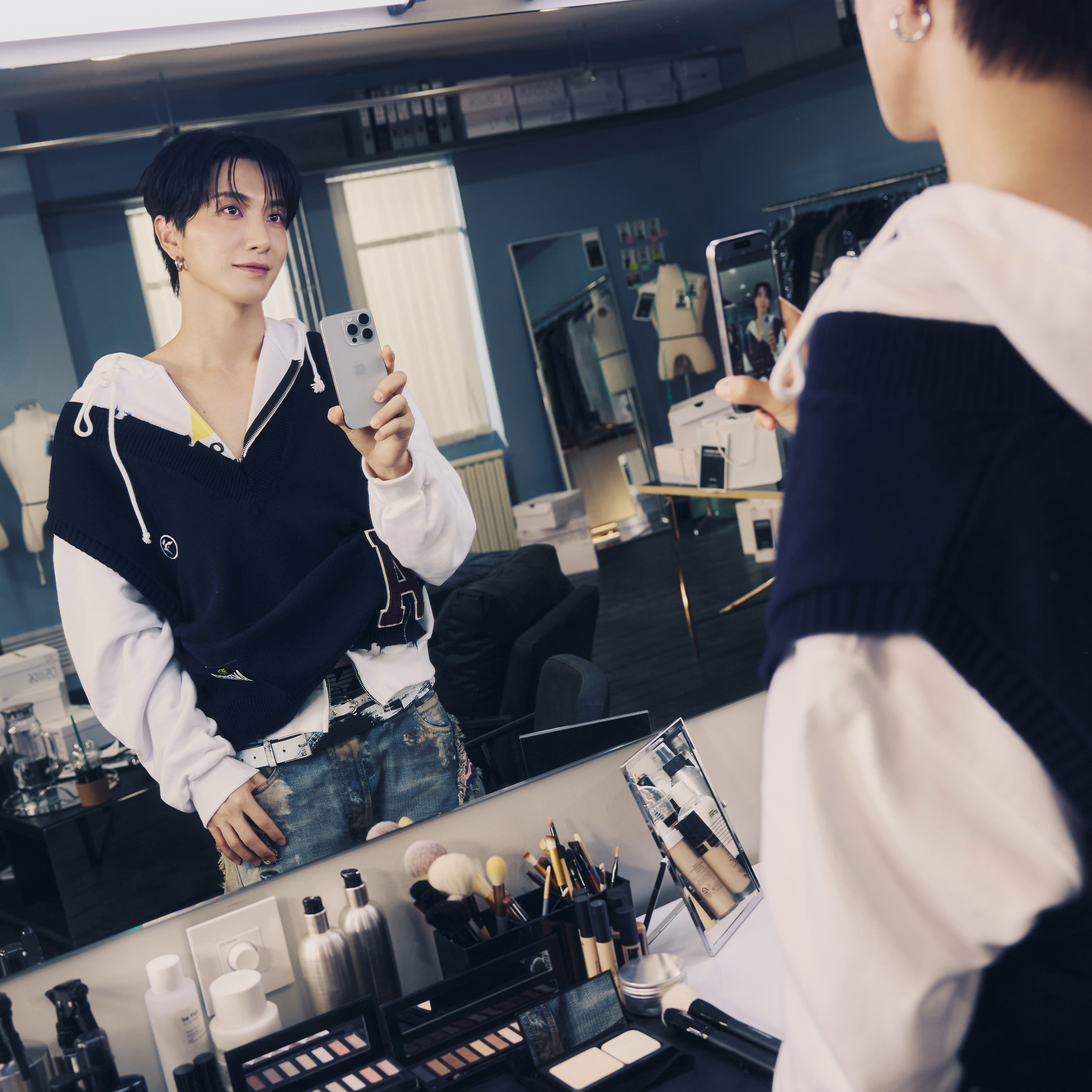 Behind-the-scenes cut of Leeteuk (Super Junior)
