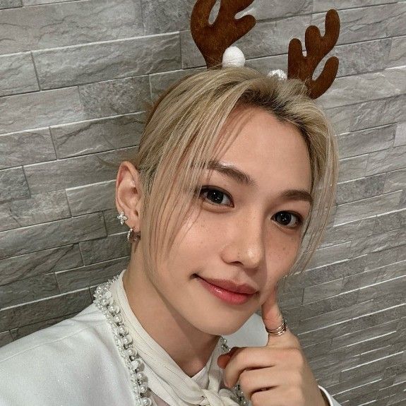 Latest photo of Felix (Stray Kids)