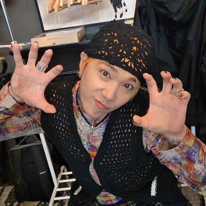 Behind-the-scenes cut of Lee Honggi (FTIsland)