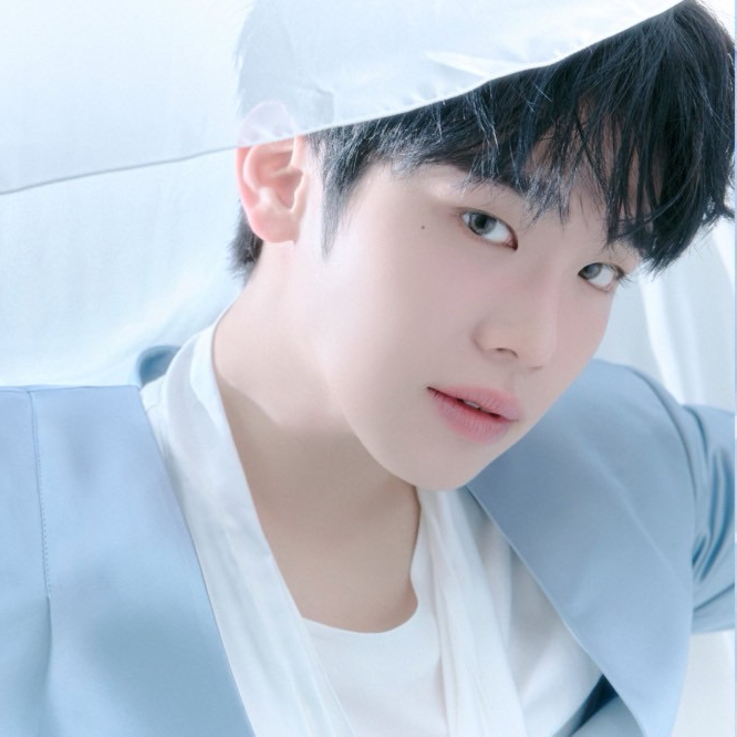 Behind-the-scenes cut of Kim Taerae (ZEROBASEONE)