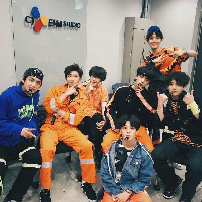 J-hope (防彈少年團)的幕後花絮