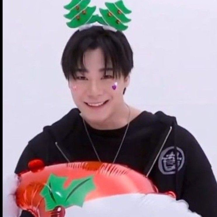 Latest photo of Moonbin (ASTRO)