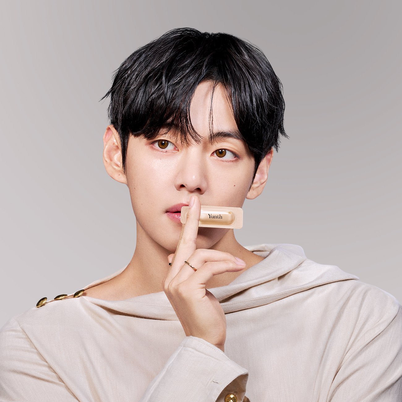 V (BTS)の舞台裏ショット