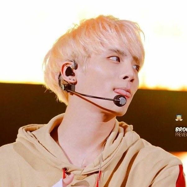 Recent activity shot of Jonghyun (SHINee)