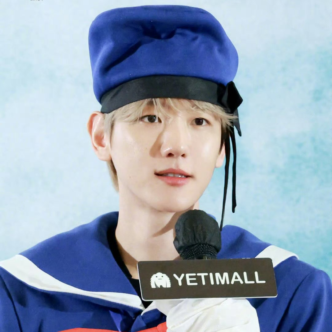 백현 (EXO)의 최신 사진