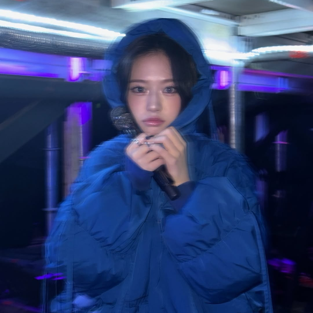 A moment captured by IVE's fan