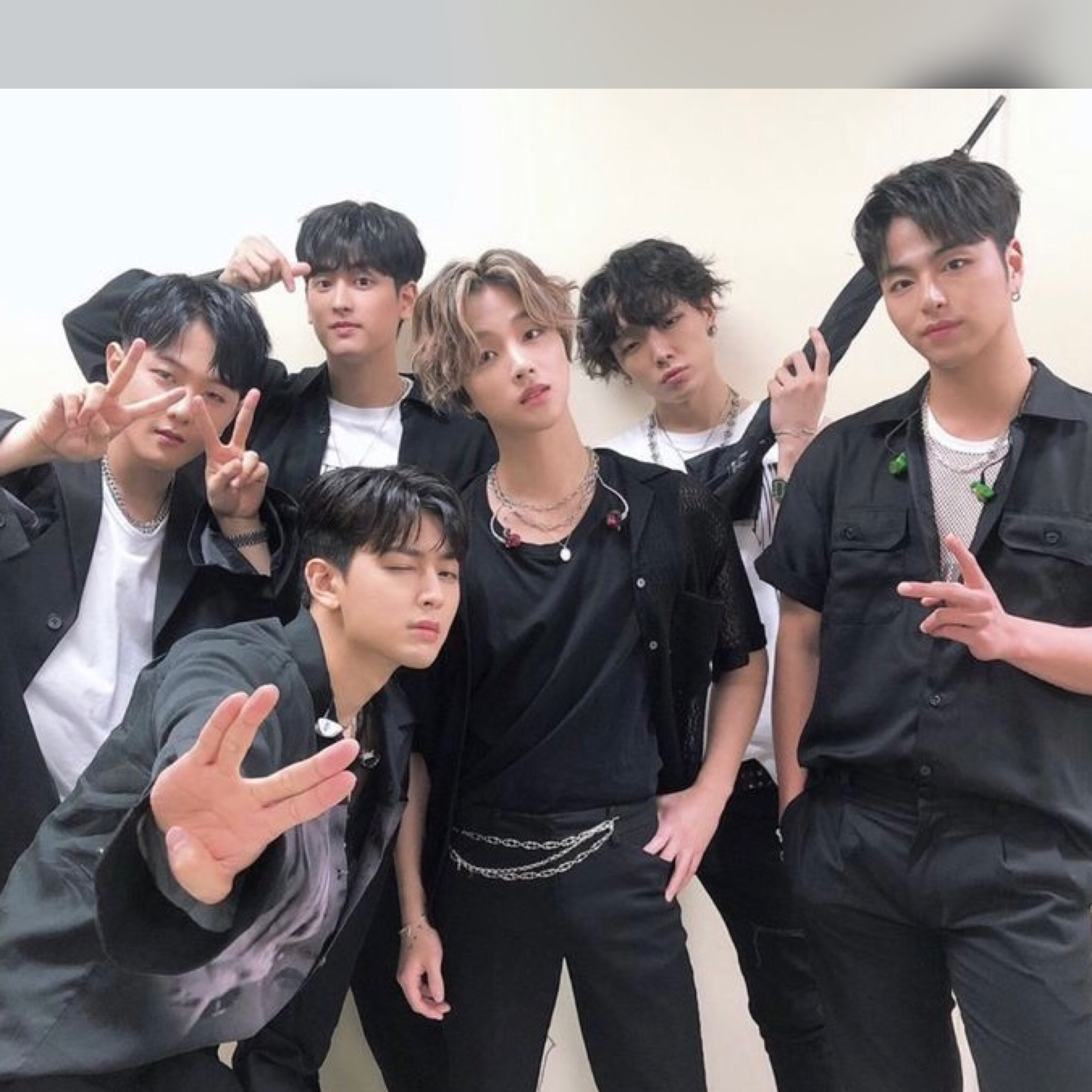 Latest photo of iKON