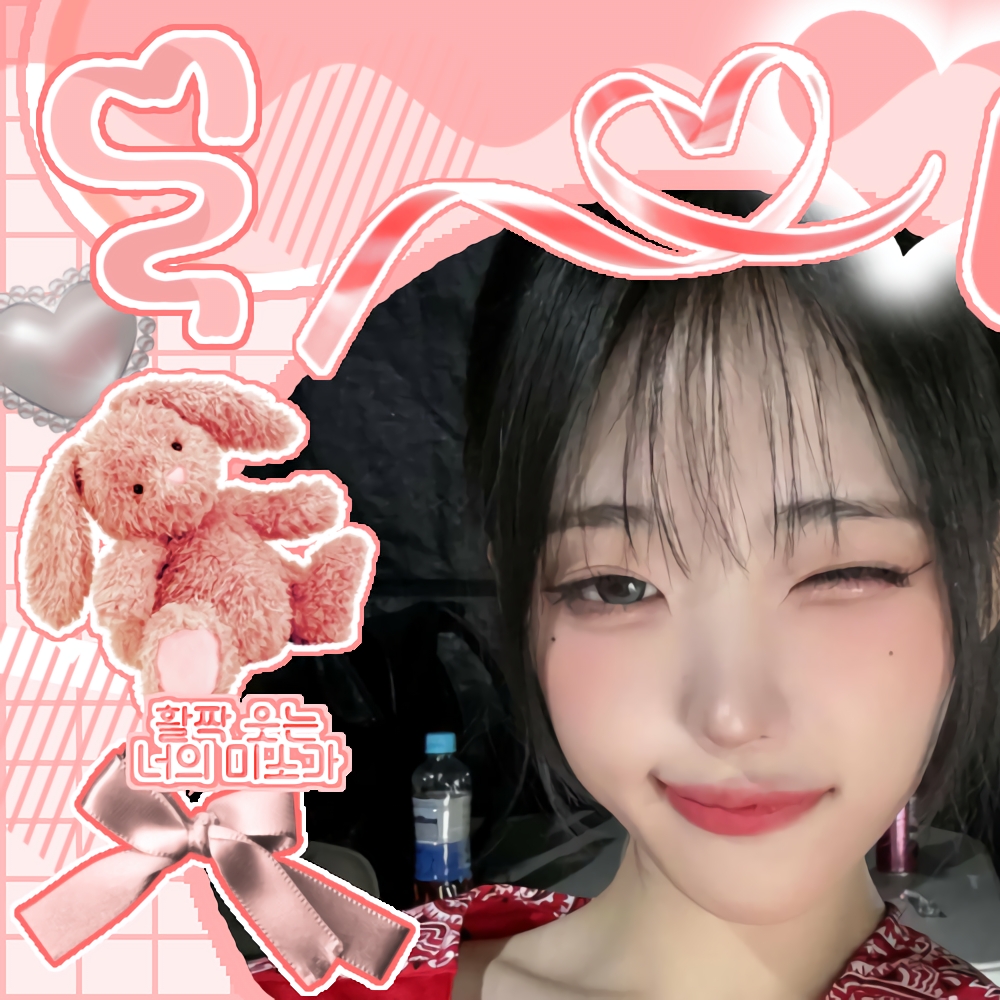Recent activity shot of Hina (QWER)