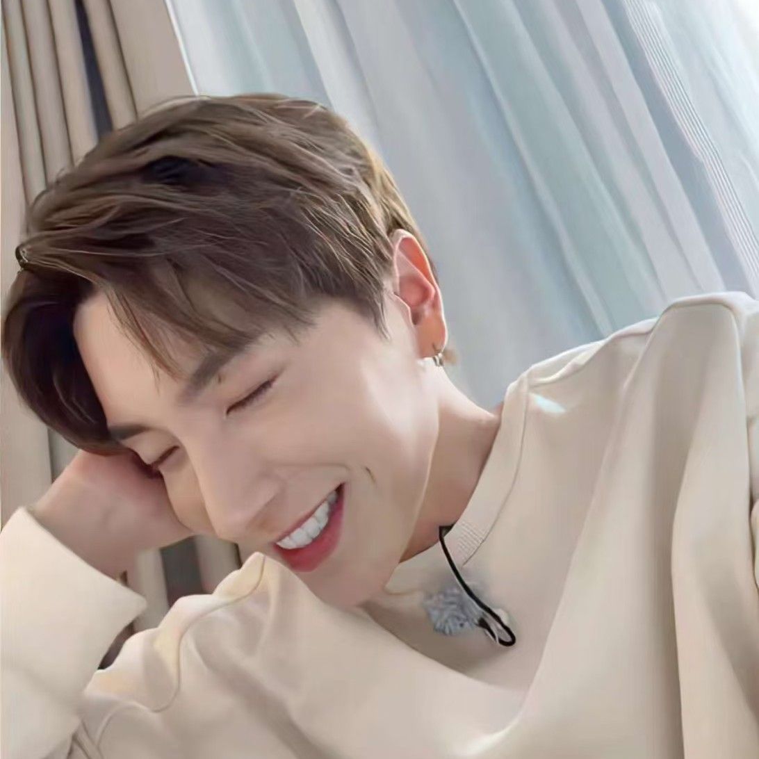 A moment captured by Leeteuk (Super Junior)'s fan