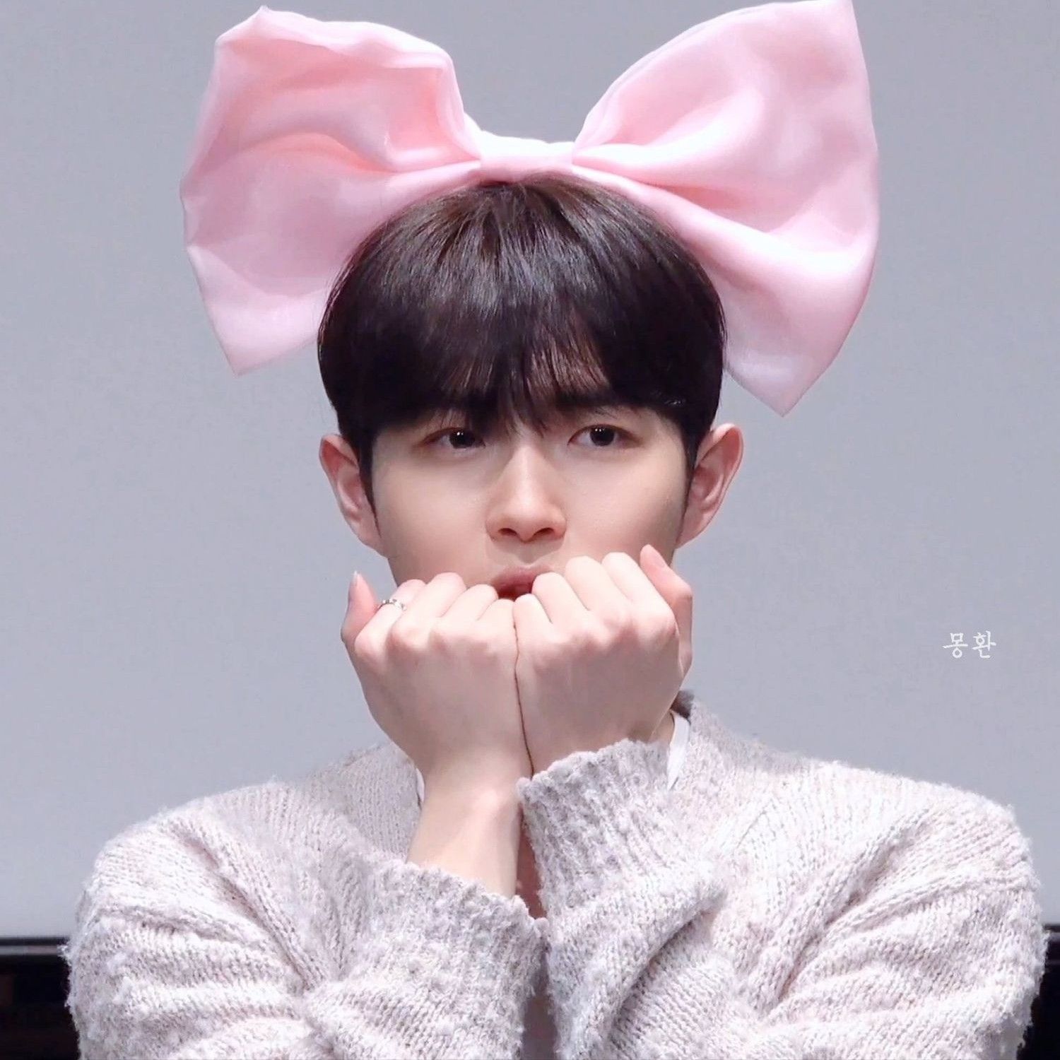 Behind-the-scenes cut of Kim Jaehwan