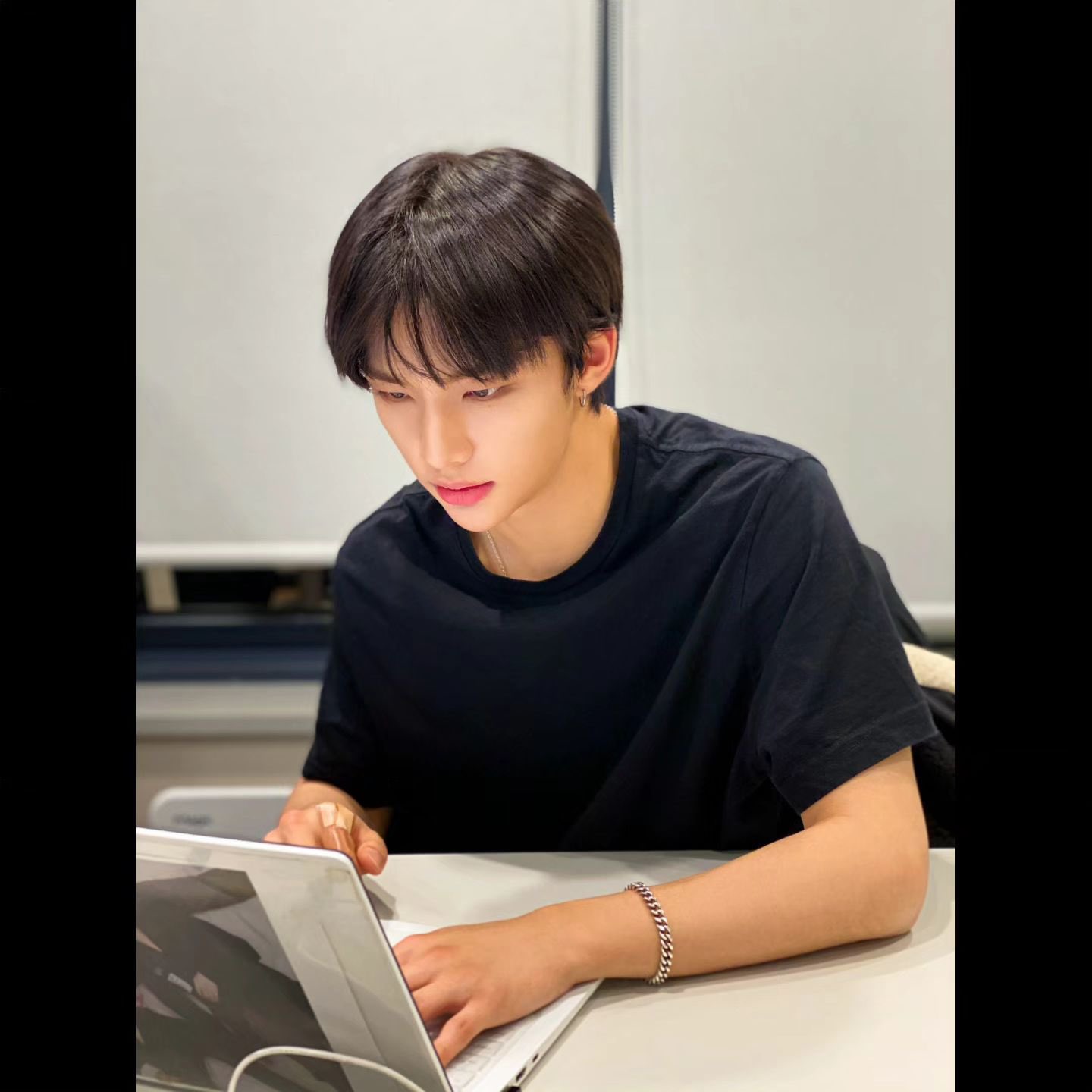 Behind-the-scenes cut of Hyunjin (Stray Kids)