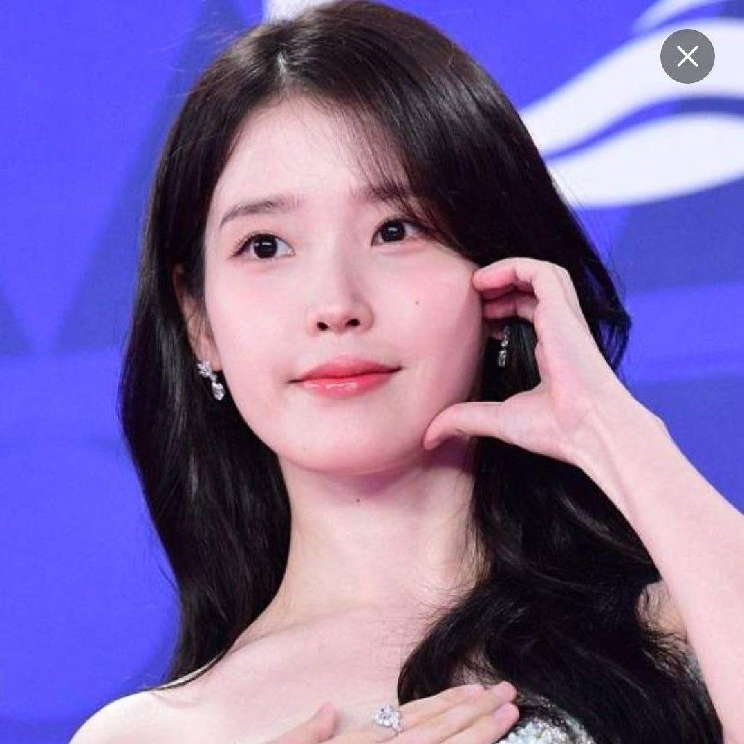 Behind-the-scenes cut of IU