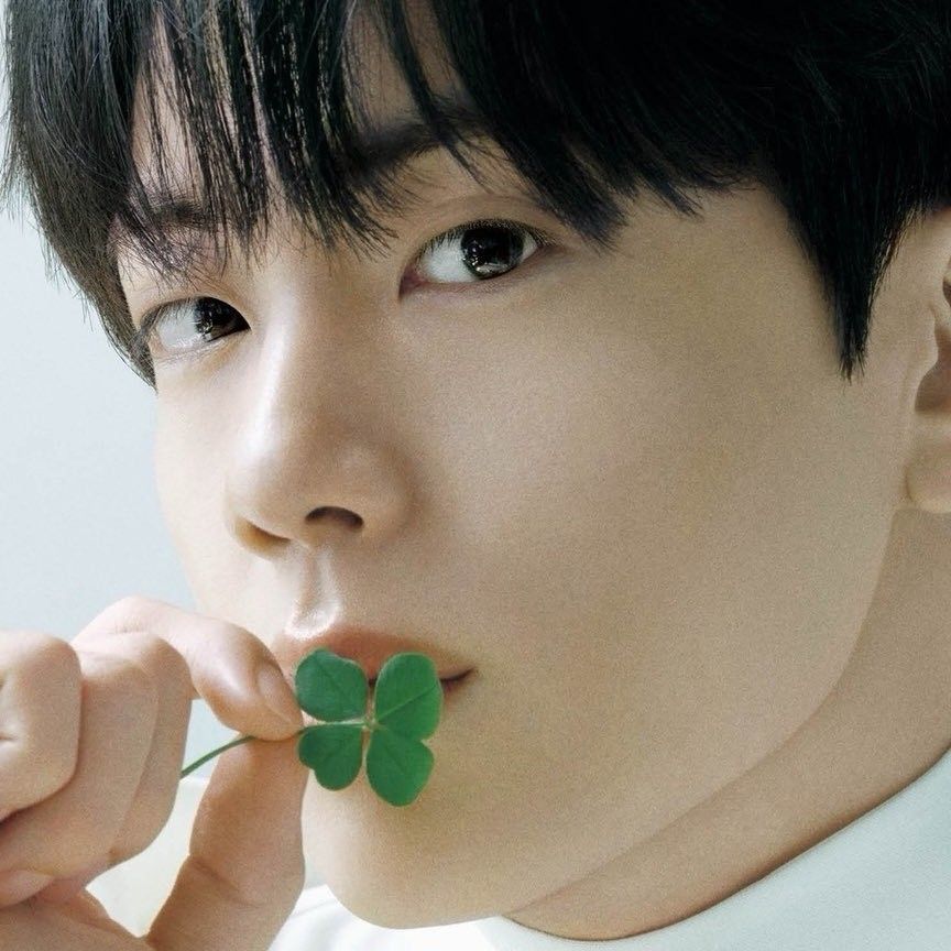 Behind-the-scenes cut of Jin (BTS)