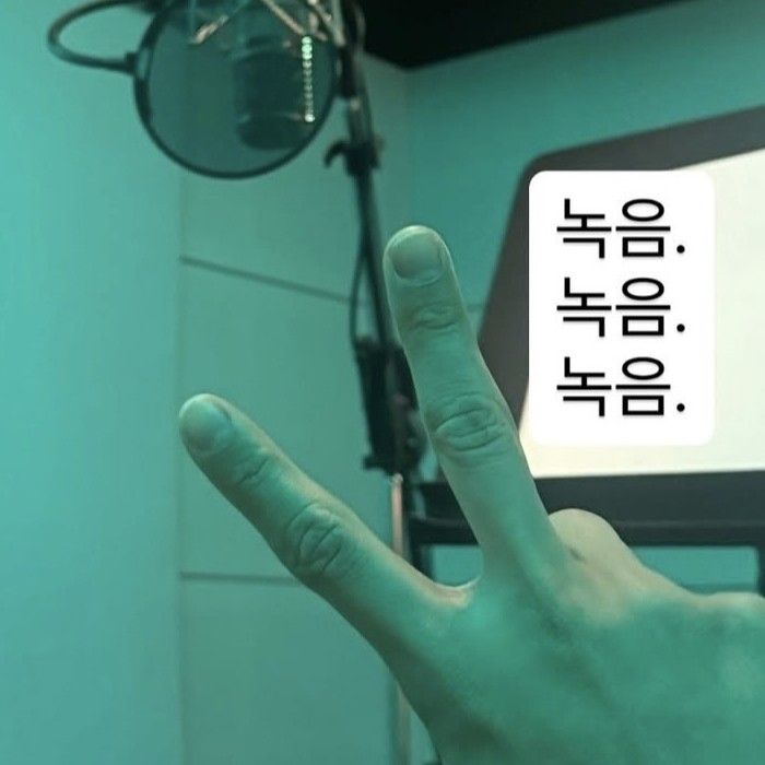 Behind-the-scenes cut of Minho (SHINee)