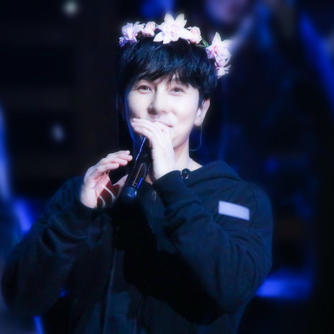 A moment captured by Kim Dongwan (SHINHWA)'s fan