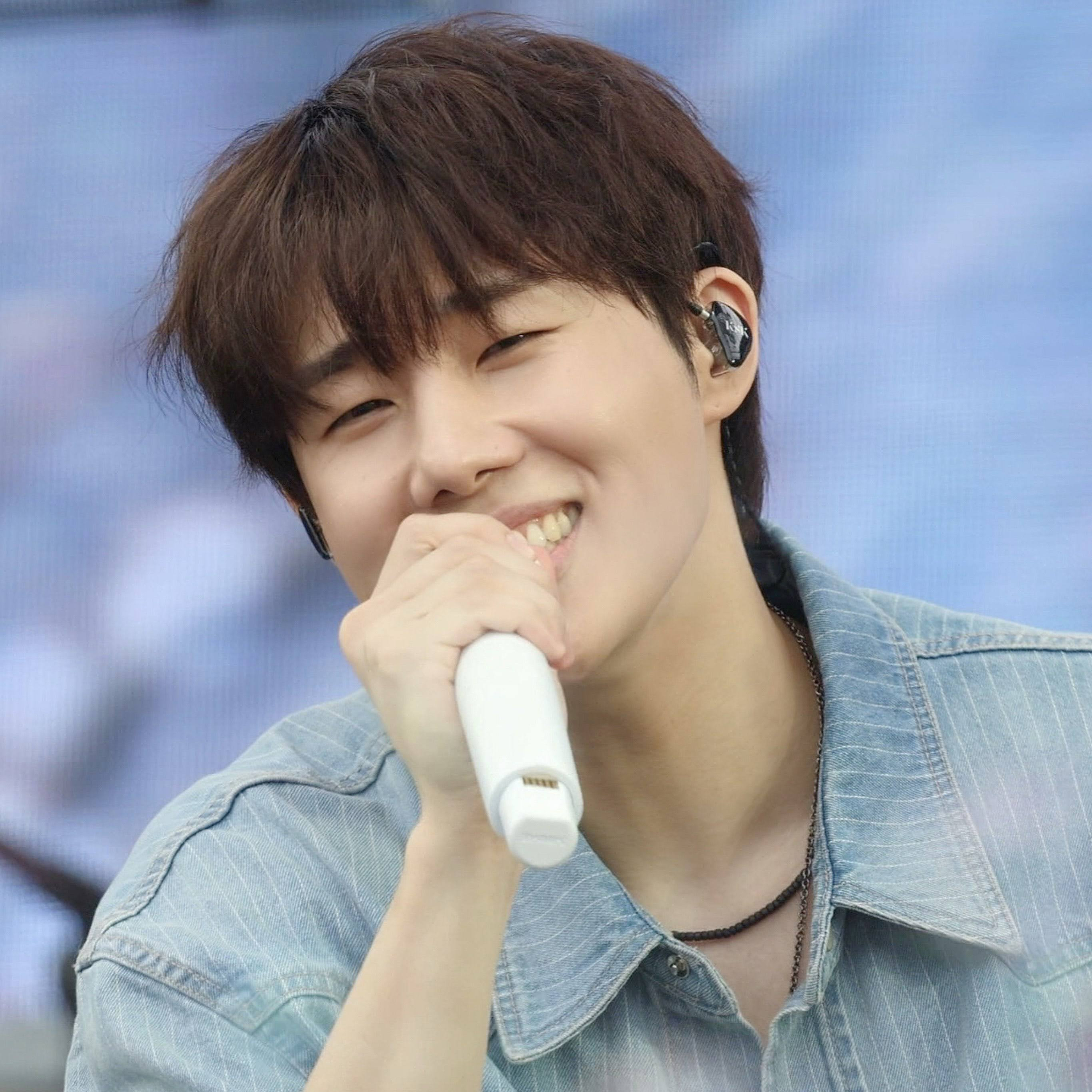 Recent activity shot of Sungkyu (INFINITE)