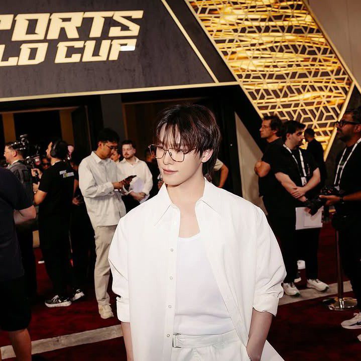 Recent activity shot of Dino (SEVENTEEN)