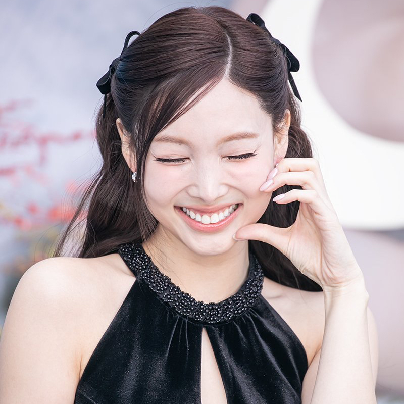 Behind-the-scenes cut of TWICE