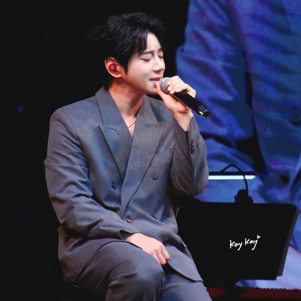 Momen yang diabadikan oleh penggemar Hwang Chiyeol
