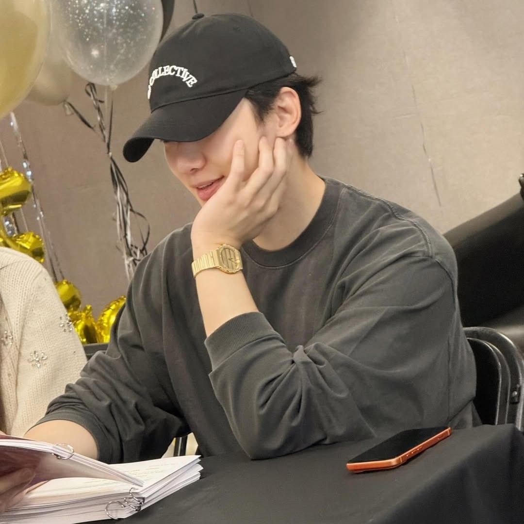 Behind-the-scenes cut of Junho (2PM)