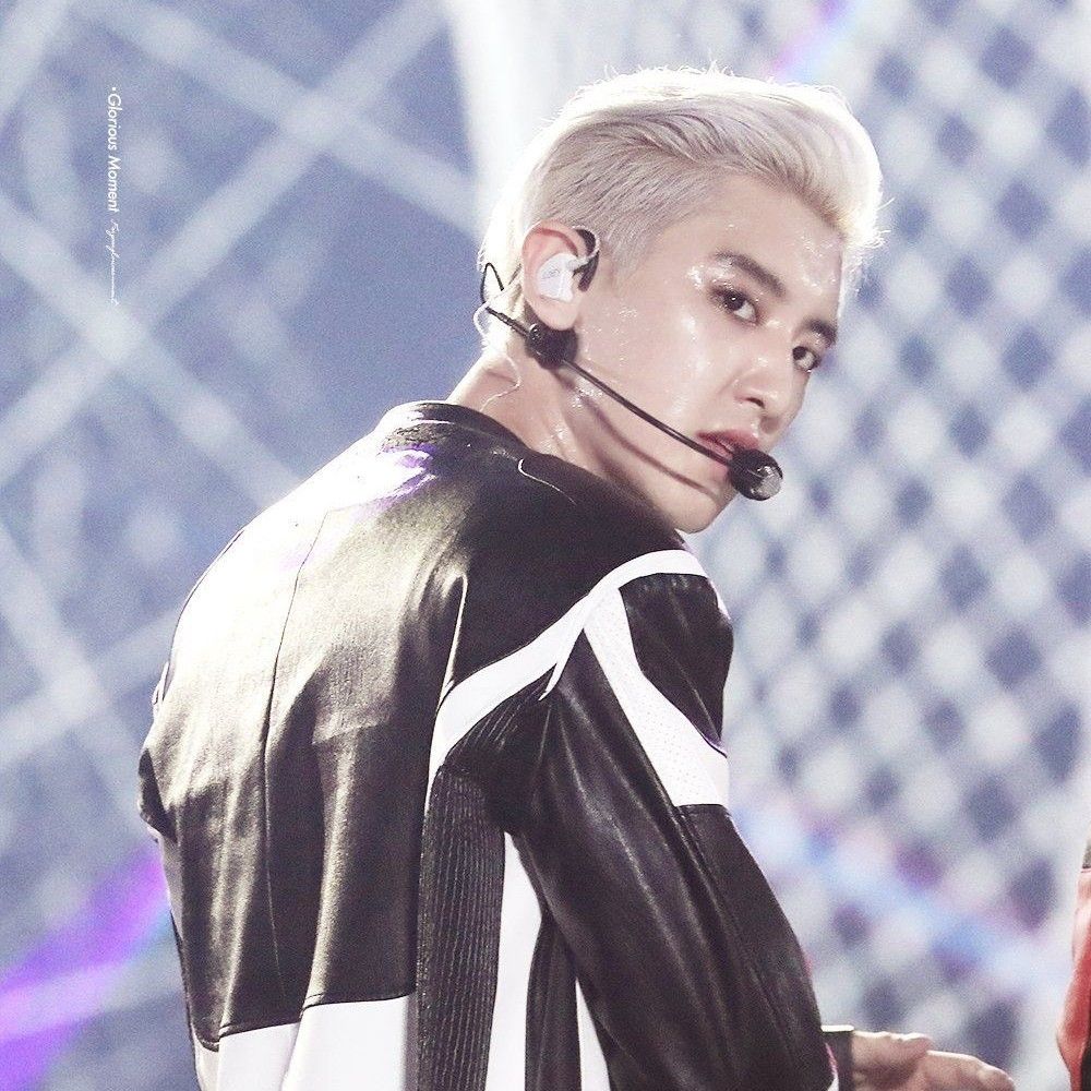 Recent activity shot of Chanyeol (EXO)