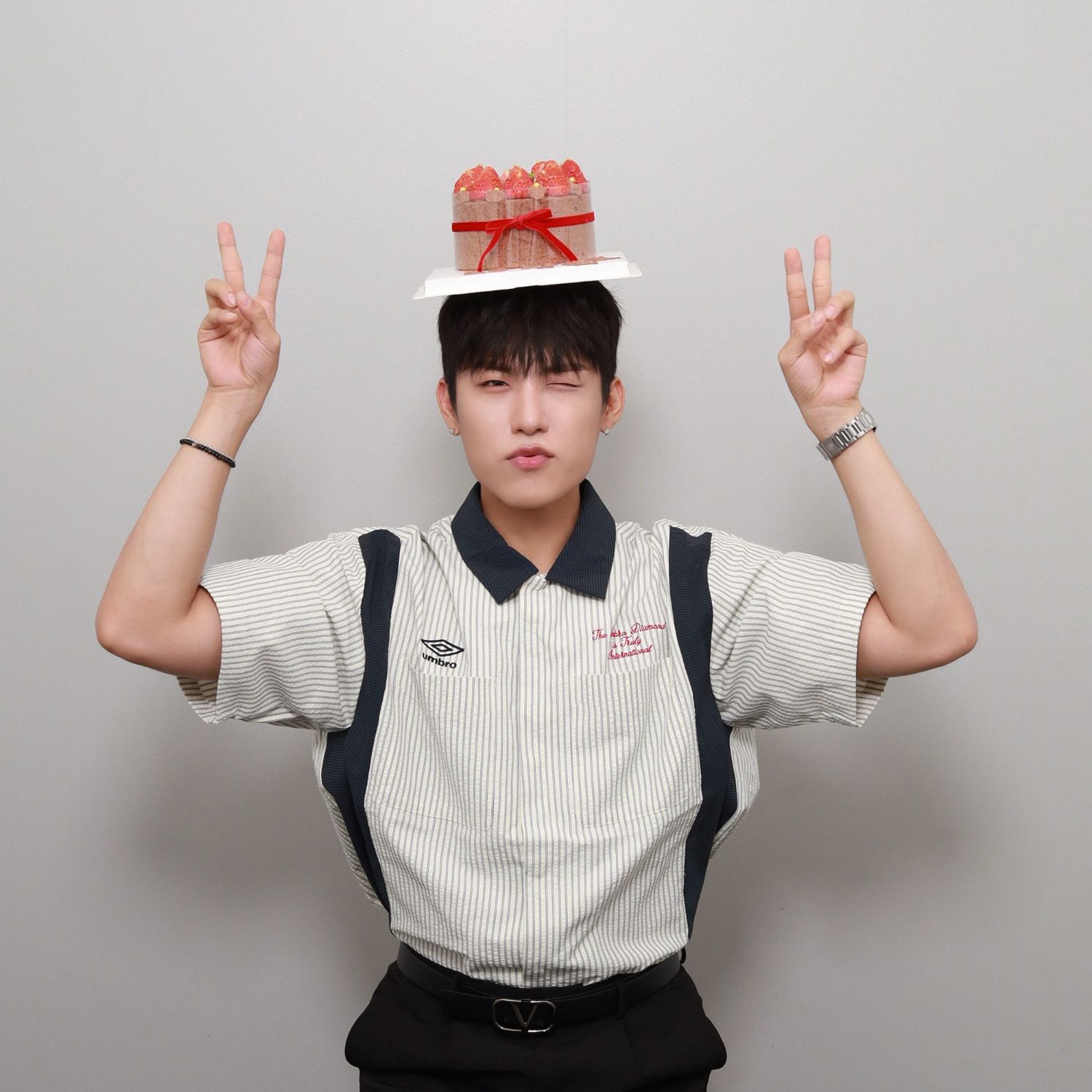 パク・ウジン (AB6IX)の舞台裏ショット