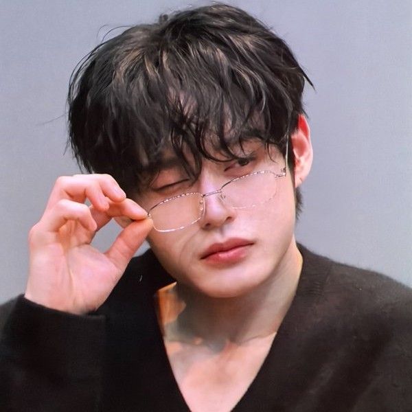 金地雄 (ZEROBASEONE)的幕后花絮