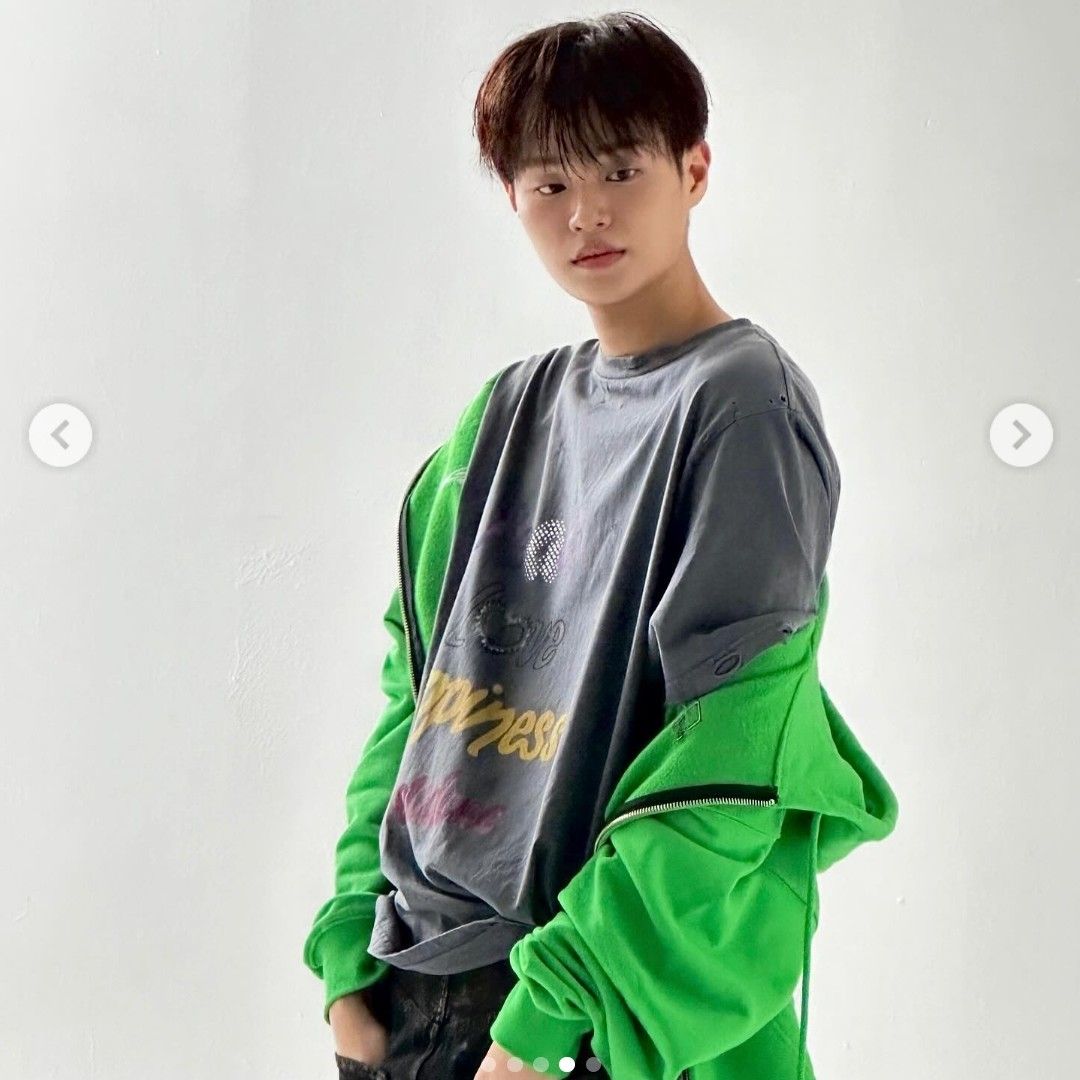 A moment captured by Lee Daehwi (AB6IX)'s fan
