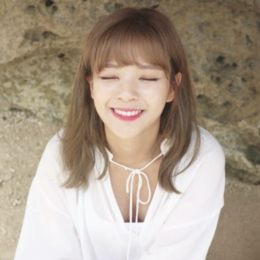 A moment captured by Jeongyeon (TWICE)'s fan