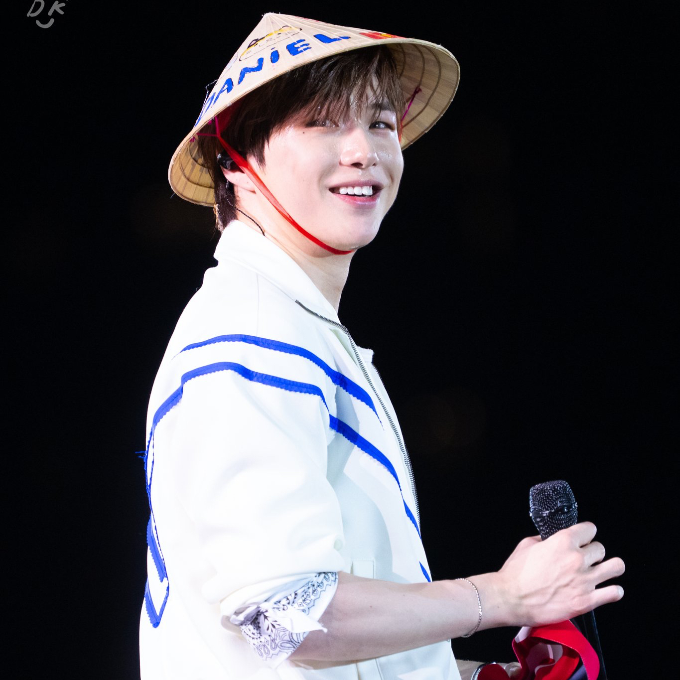 강다니엘의 비하인드 컷